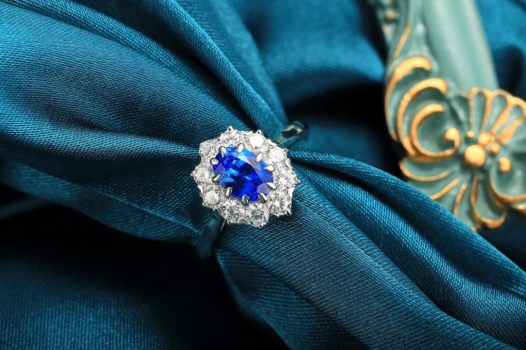 Gemfiori S925 Silver Cultured Cobalt Spinel Ring Main Stone: 0.95CT Side Stones: 1.105CT Weight: 3.17g