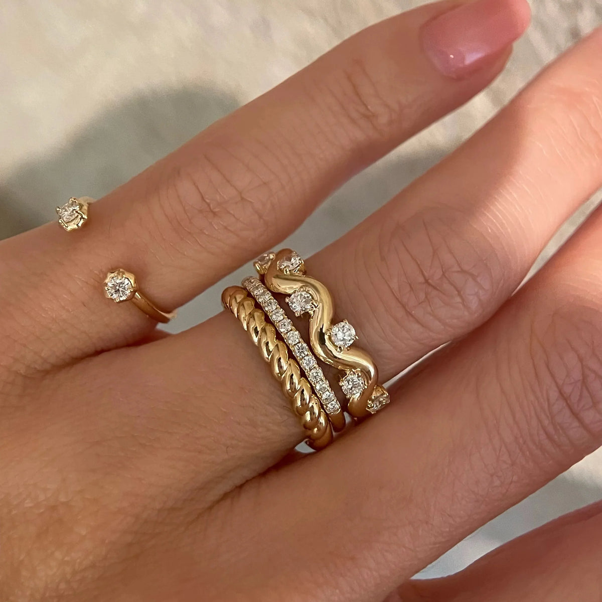 Fine Jewelry S925 Sterling SIlver Gold Plated 2.25MM VVS D Color Moissanite Wave Casual Rings for Ladies with GRA Certificate