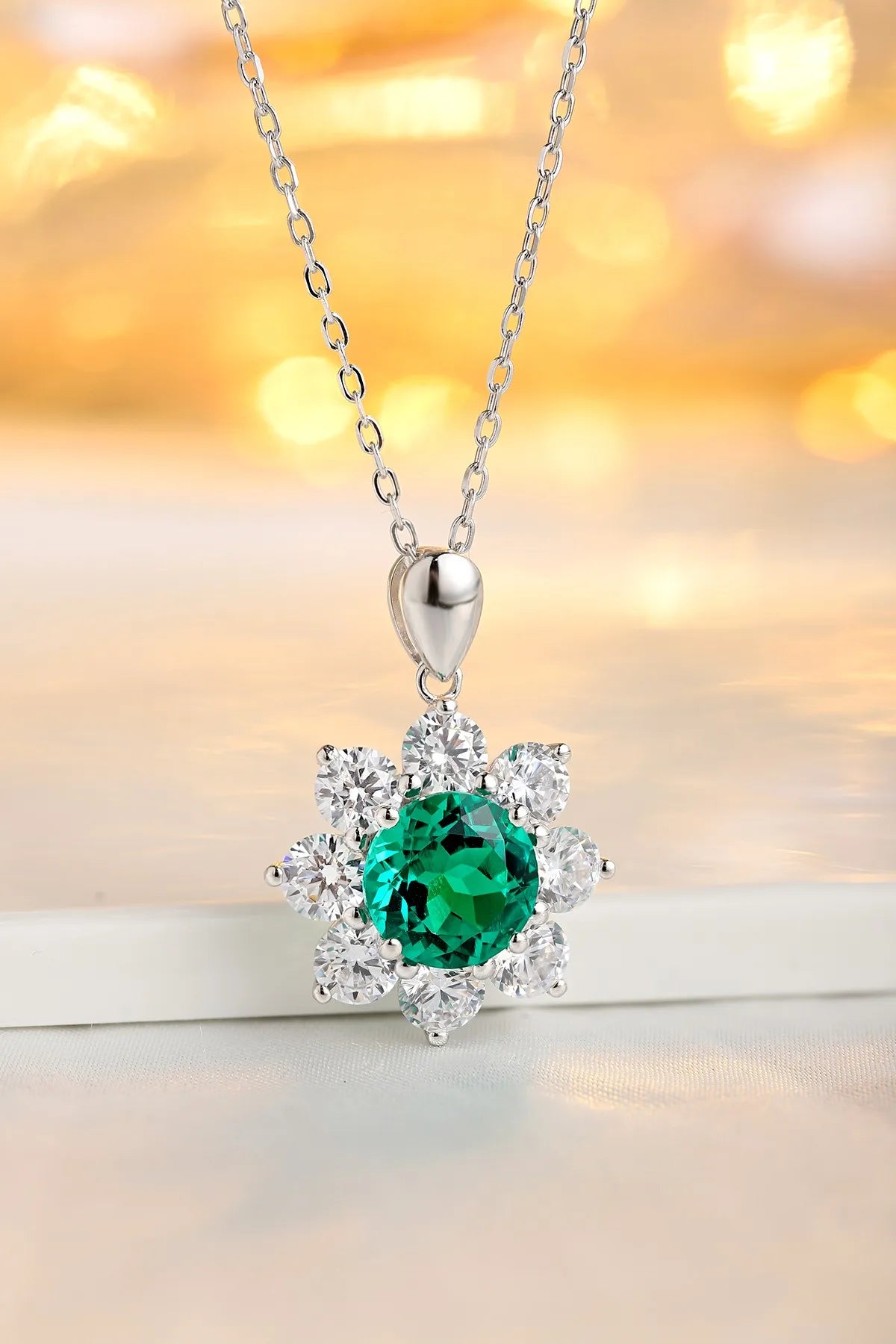 Gemfiori Anster 925 Sterling Silver High-quality Cultivated Emerald Necklace - Suitable for Parties or As a Gift