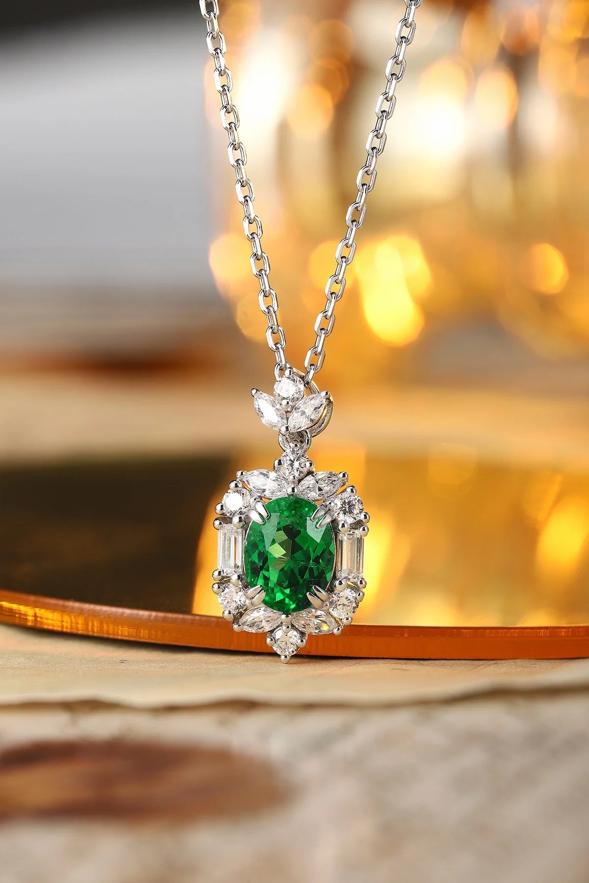 Gemfiori Anster 925 Sterling Silver High-quality Cultivated Emerald Necklace - Suitable for Parties or As a Gift