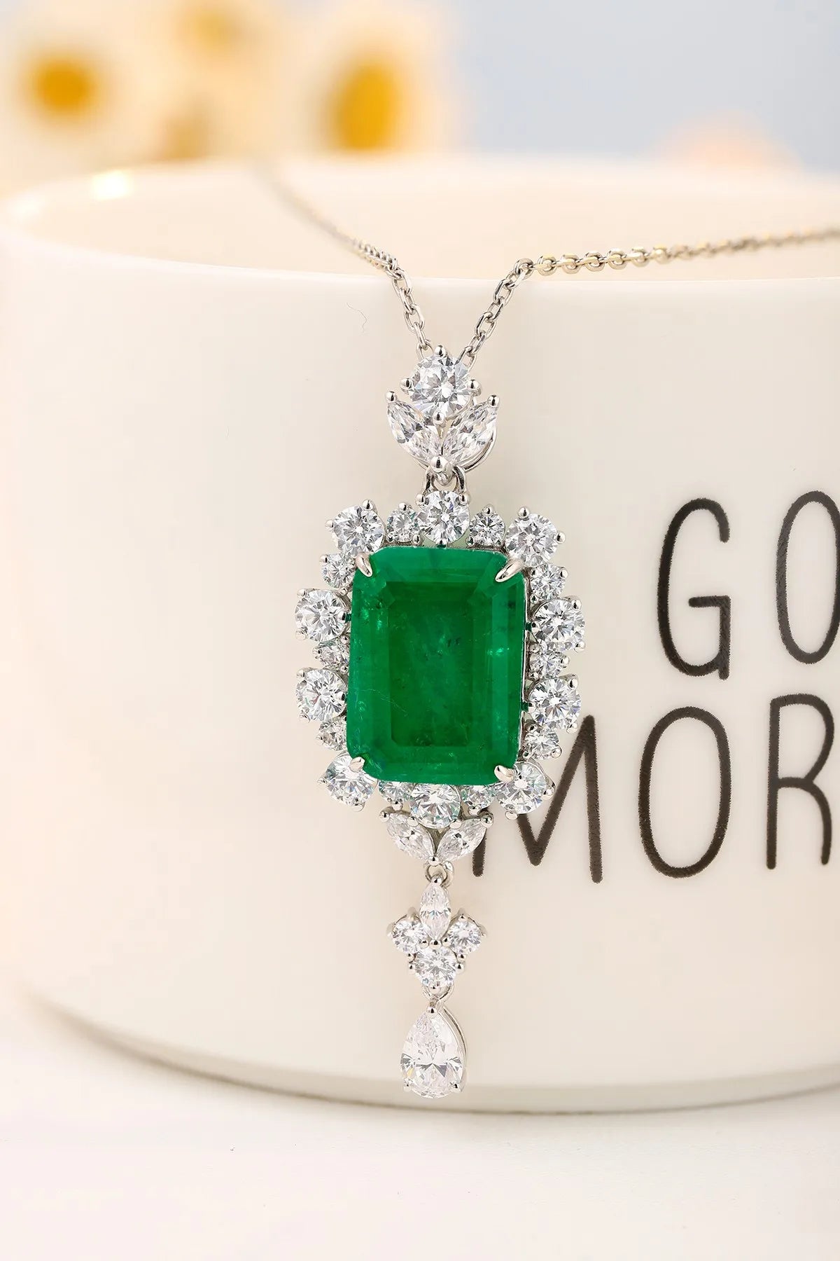 Gemfiori Anster 925 Sterling Silver High-quality Cultivated Emerald Necklace - Suitable for Parties or As a Gift