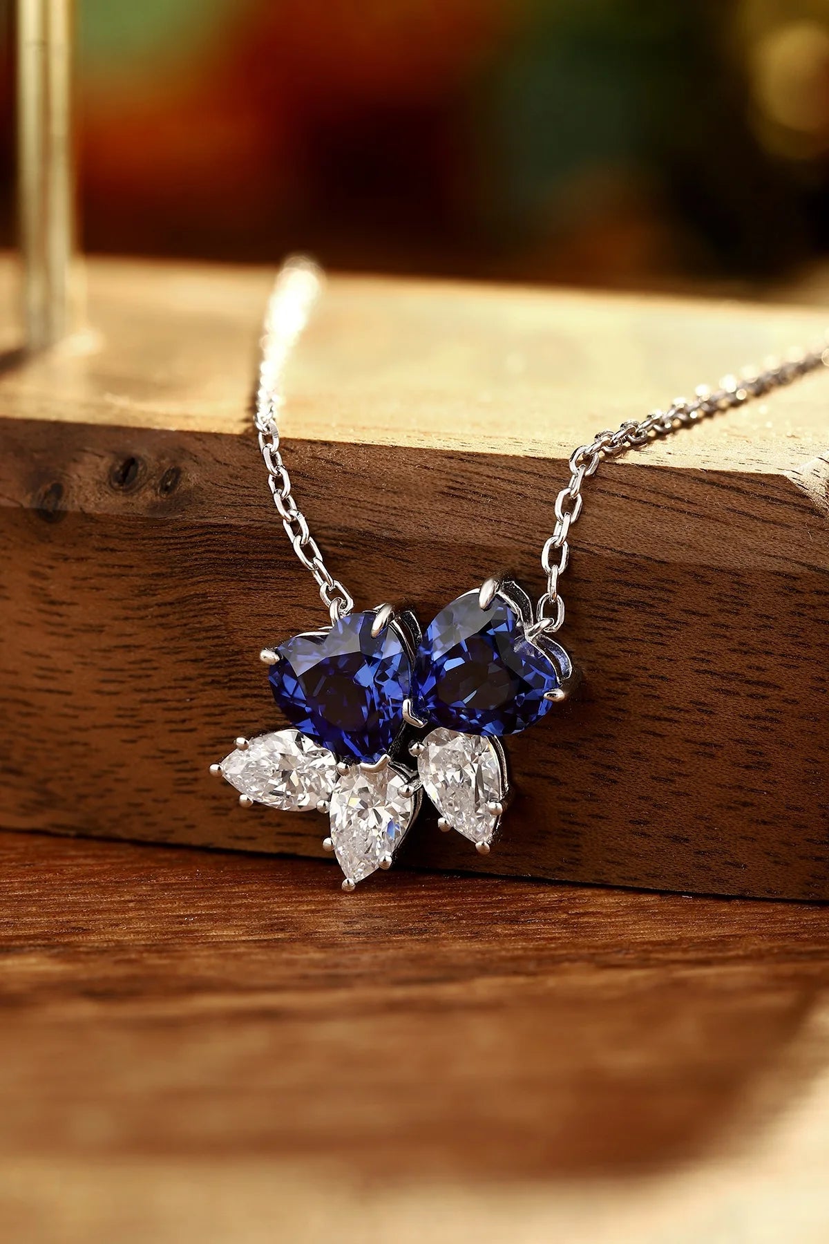 Gemfiori Anster 925 Sterling Silver High-quality Cultivation Lab Grown Sappire Necklace - Suitable for Parties or As a Gift