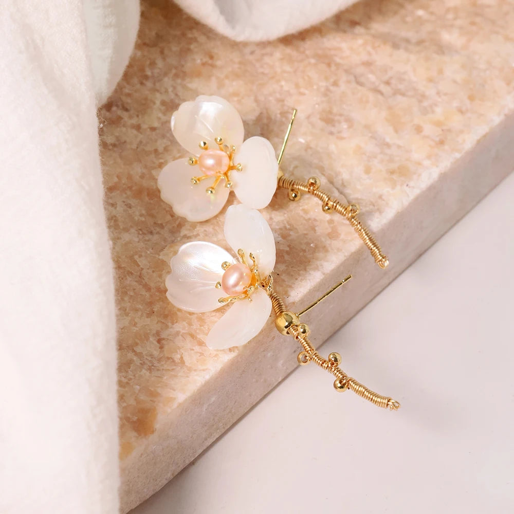 Natural Freshwater Pearl Fritillaria Flower Earrings Korean Style Women Luxury Jewelry Fashion Ladies and Girls Gift  GE1519