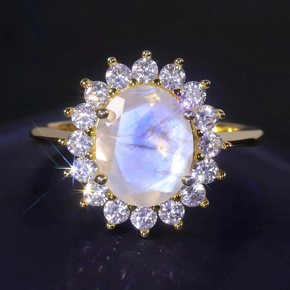 ArtistA Abiding Unique Design Exquisite 925 Silver Inspired Faceted Natural Milky Blue Moonstone Cluster Halo Ring for Women Bijoux