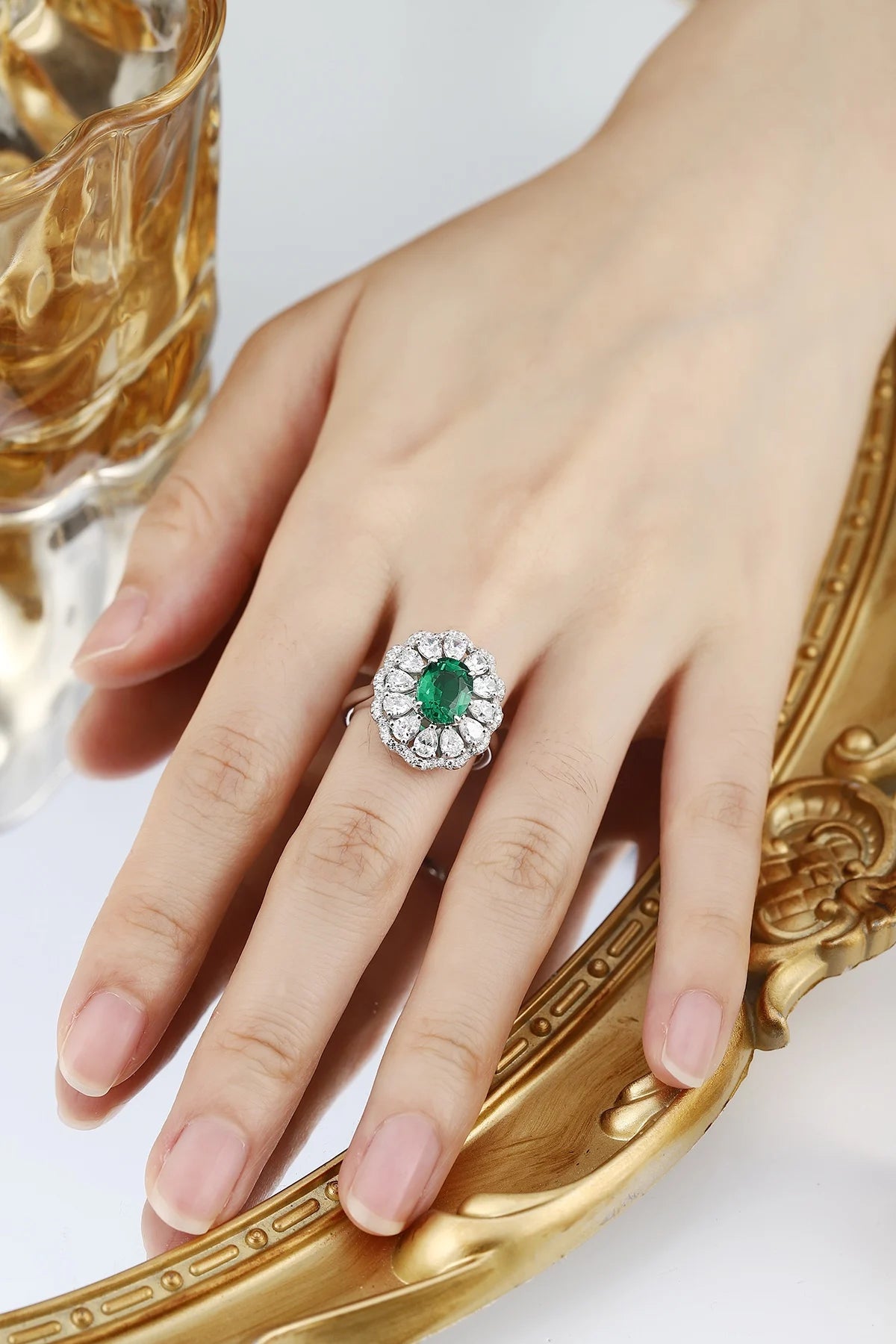 Gemfiori S925 Silver Cultivated Emerald Ring Main Stone: 1.705CT Side Stones:3.63CT Weight: 5.82g