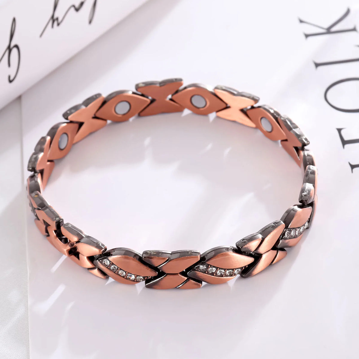 NewLife - Magnetic Leaf Zinc Alloy Bracelet