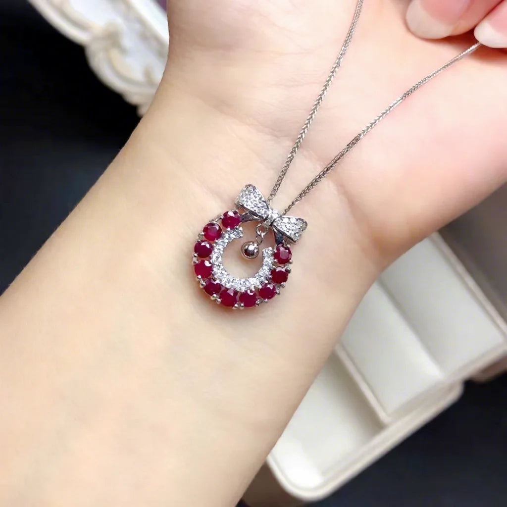 Gioiellieri Natural Ruby Gemstone Christmas Style Pendant Light Luxury High-end Tungsten Precision Inlaid Gemstone Pendant Necklace Women