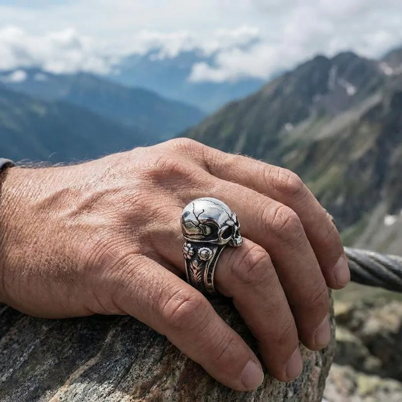 Kalen European American Gothic Skull Ring Punk Retro Dark Cracked Skull Stainless Steel Men Ring Jewelry