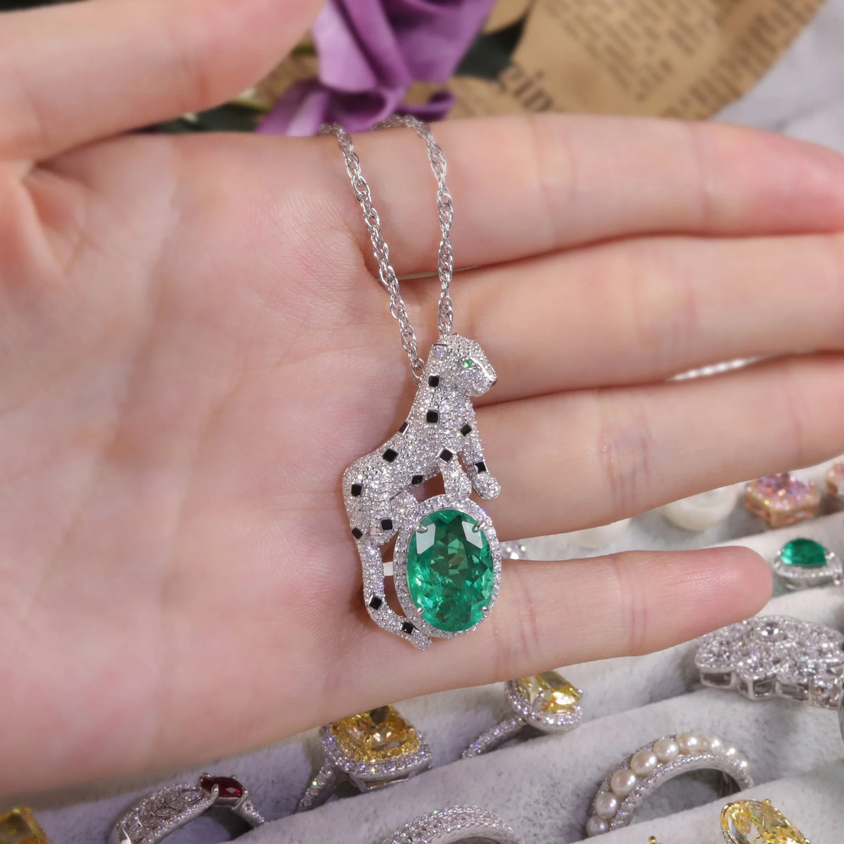 ArtistA Abiding High Quality Trendy Oval Cut 10x14MM Imitated Emerald White Cz Leopard Animal 925 Silver Pendant Necklace