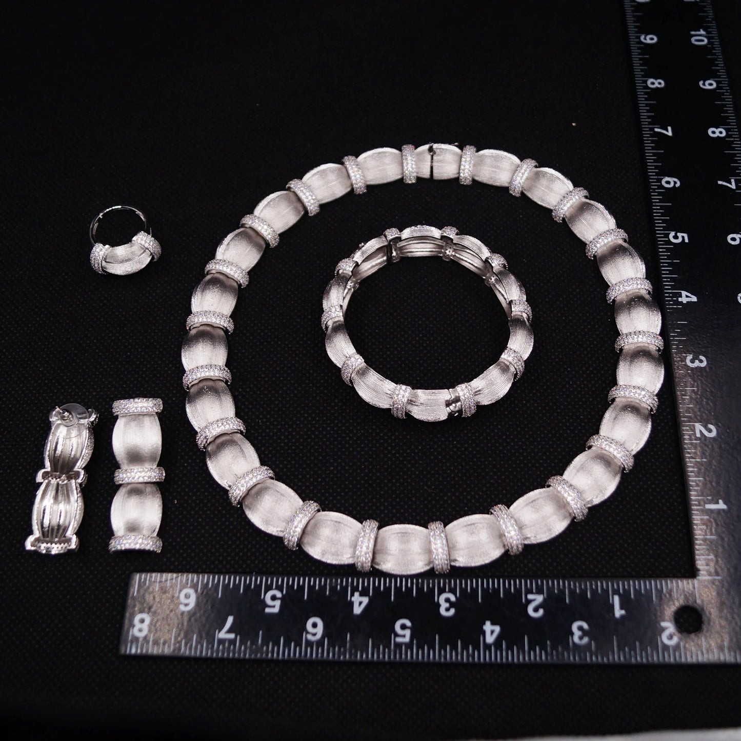 Zhuerrui's Latest Dubai Silver Jewelry Set High Quality American Diamond Sparkling Charming Noble Bridal Necklace