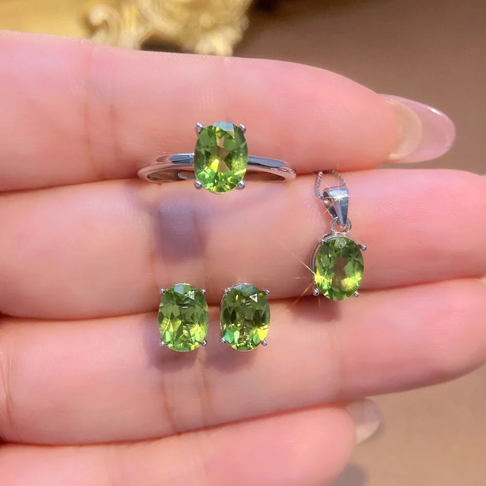 ArtistA S925 Sterling Silver Natural Peridot Jewelry Set Dainty Green Gemstone Ring & Pendant Necklace for Ladies Birthday Gift