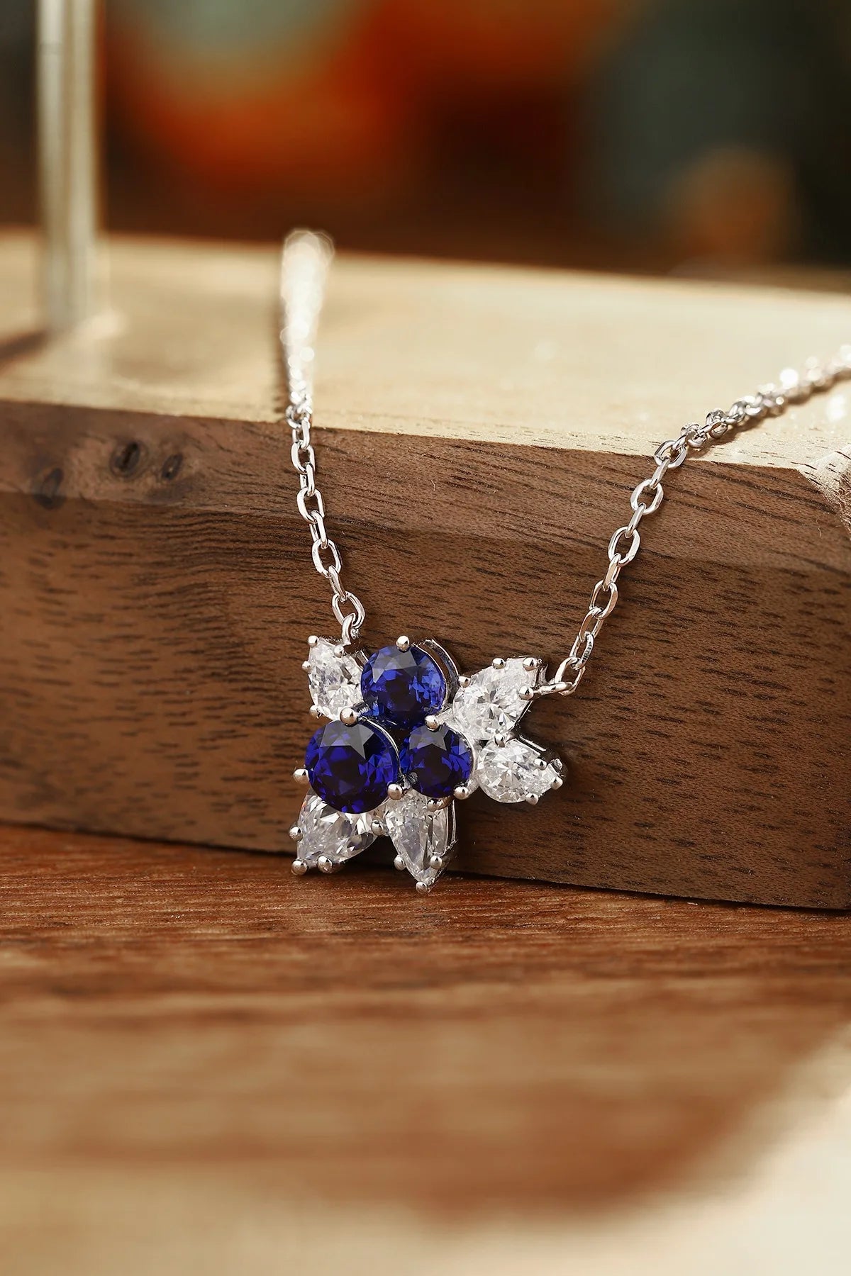 Gemfiori Anster 925 Sterling Silver High-quality Cultivated Sapphire Necklace - Suitable for Parties or As a Gift