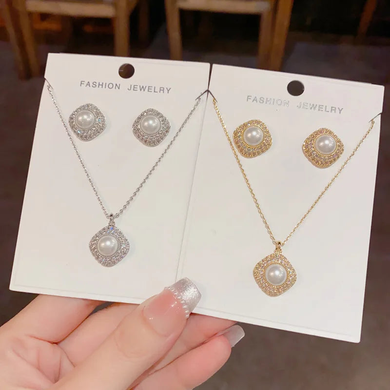 Top Quality Fashion Exquisite Zircon Flower Necklace and Earrings Set with Pearl Classic Real Gold Plated Jewelry Set for Women