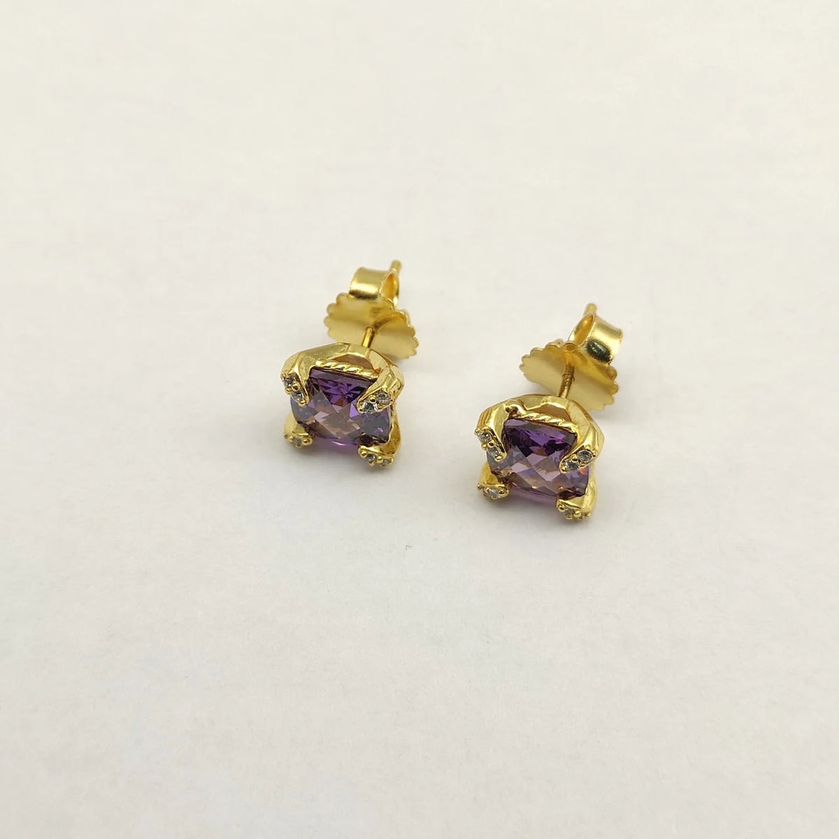 DY High-Quality Silver-Plated 8mm Four-Prong Diamond Earrings. Gold-Plated 8mm Colored Gemstone Earrings. Wholesale Jewelry.