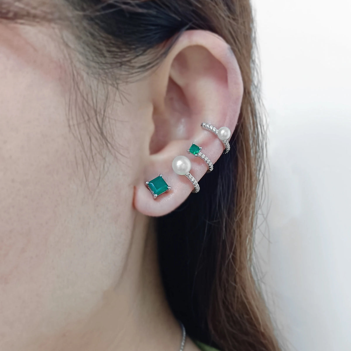 ArtistA C5793 Abiding Stylish Green Agate Side Stone Natural Freshwater Pearl 925 Silver Stud Earrings Ear Cuff Earrings Set for Women