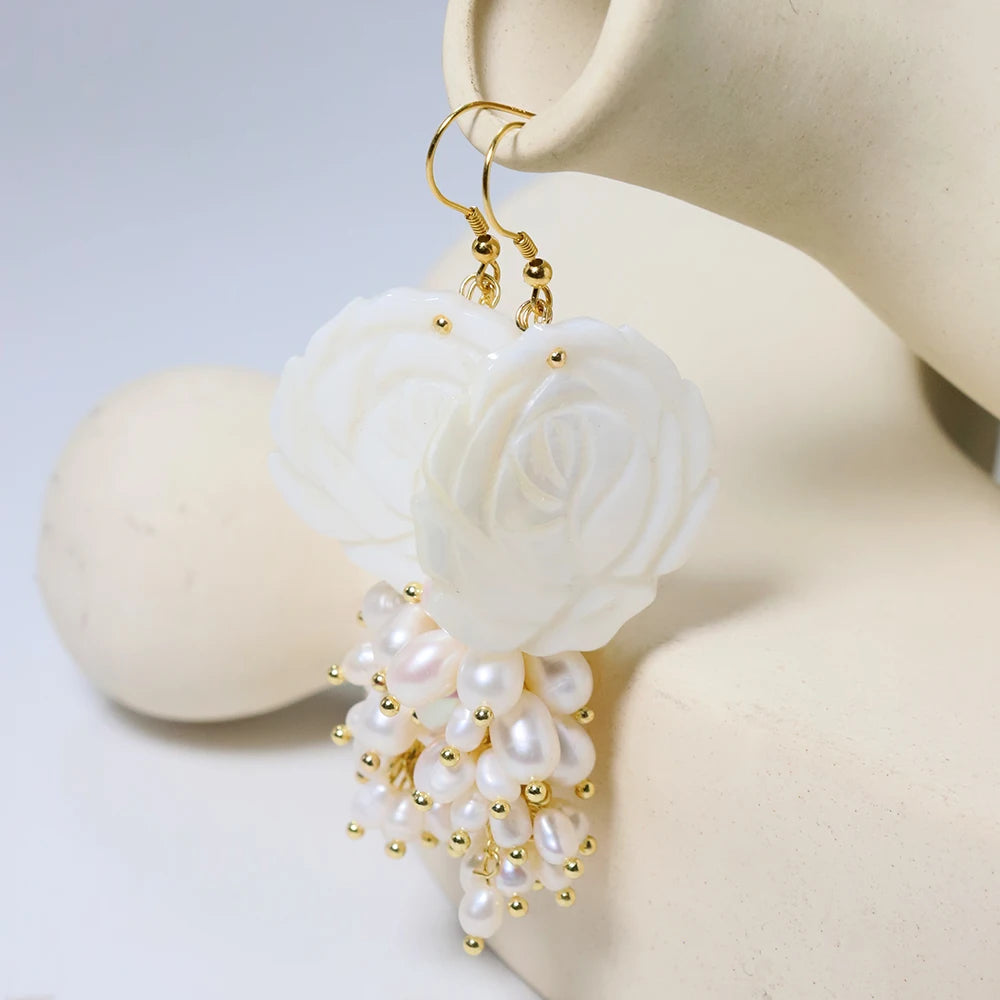 Natural Freshwater Pearl Shell Carved Round Earrings Korean Style Women Luxury Jewelry Fashion Ladies and Girls Gift GE1551