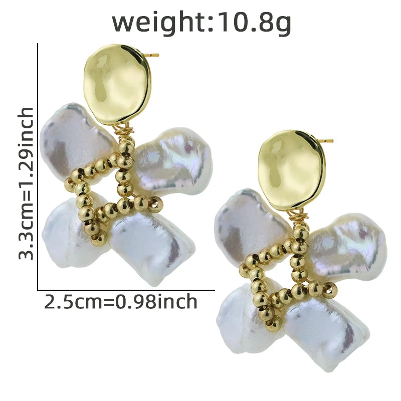 Baroque Pearl Copper Bead 4-Petal Flower Pendant Earrings 18k Gold Plated Luxurious Earrings for Banquet Wedding Wife GE1816