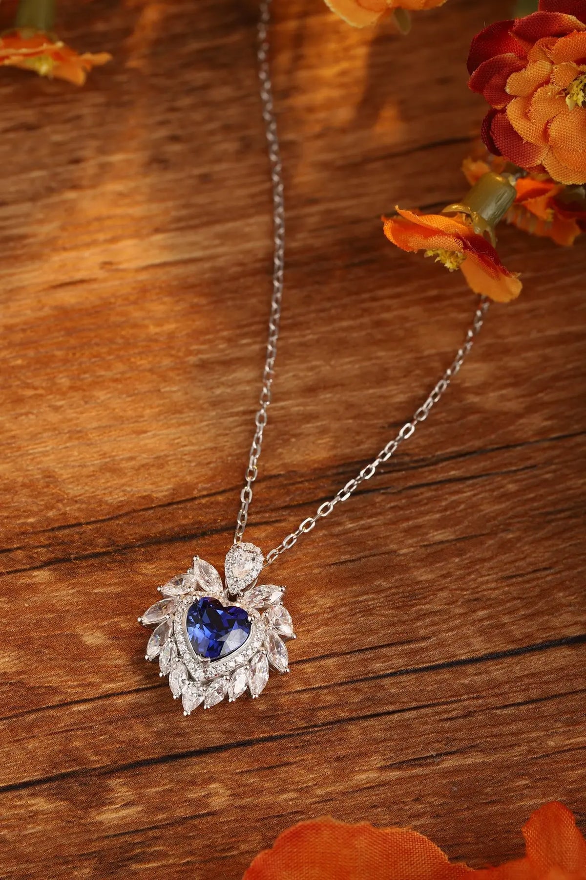 Gemfiori Anster 925 Sterling Silver High-quality Cultivation Lab Grown Sapphire Necklace - Suitable for Parties or As a Gift