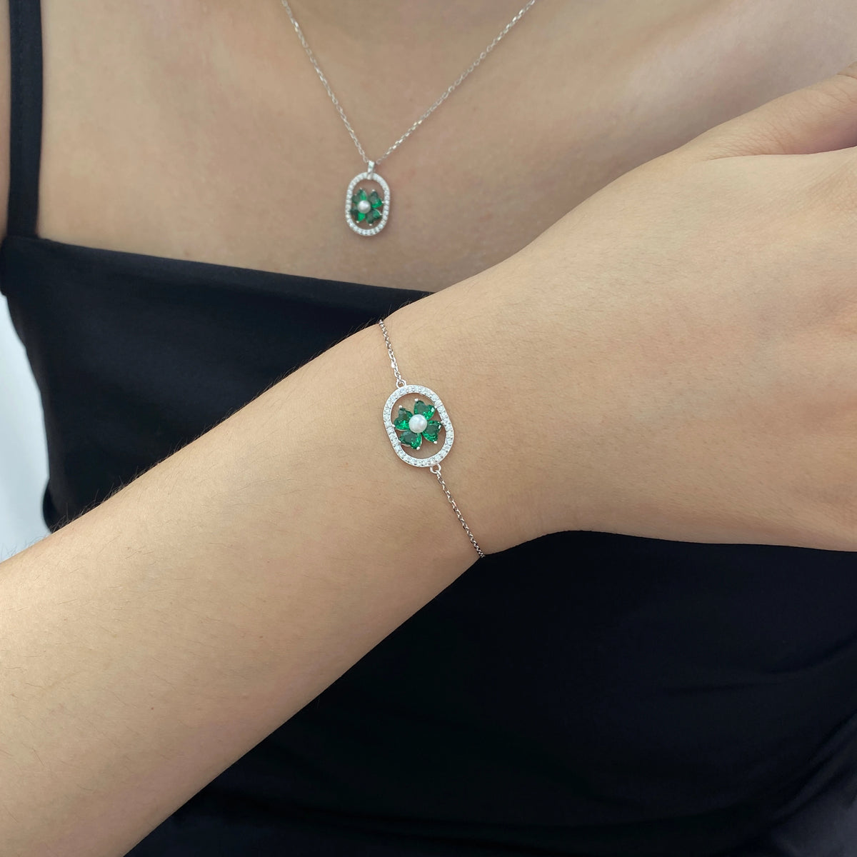 ArtistA Yinshiqi 925 Silver Jewelry Set for Women 18K Gold Plated Flower Green Zircon Hoop Earrings Necklace Bracelet Parties Weddings