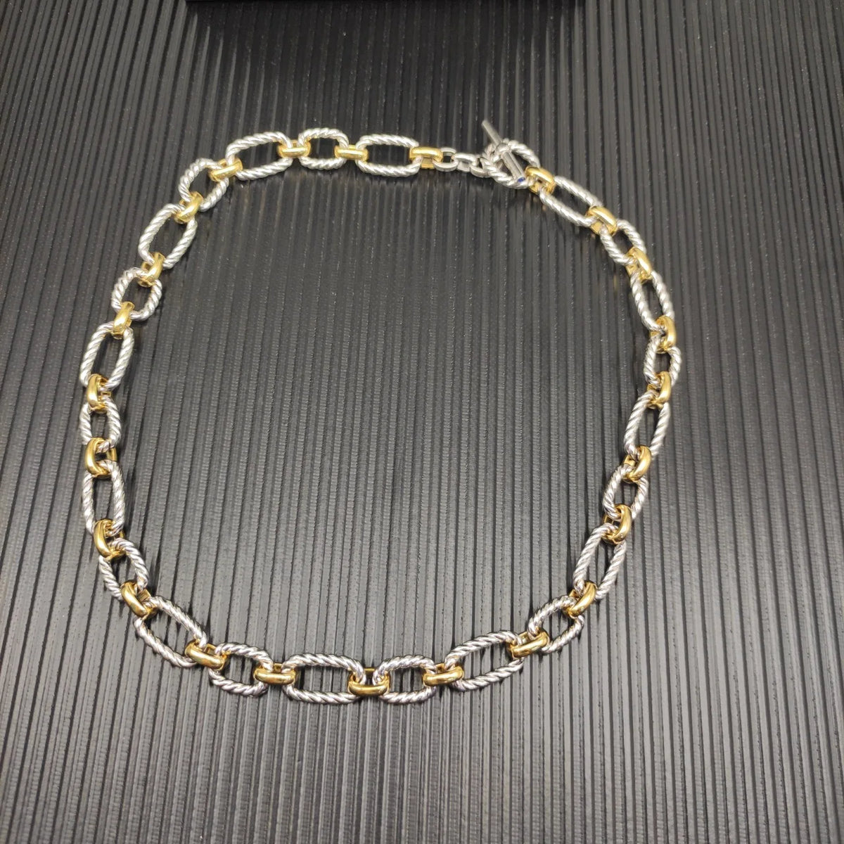 FASHIONISTA David High-Quality Silver-Plated Copper Alloy Sapphire and Diamond Necklace. Jewelry .