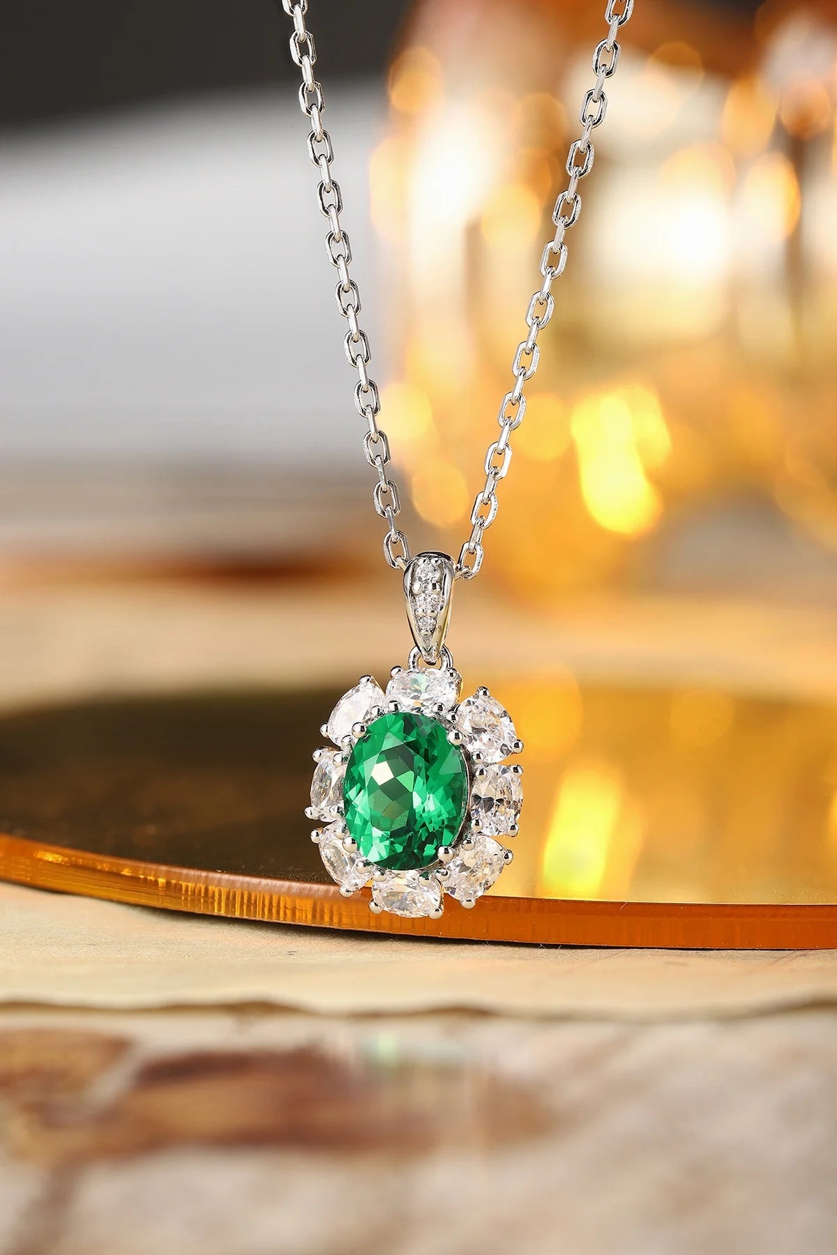 Gemfiori Anster 925 Sterling Silver High-quality Cultivated Emerald Necklace - Suitable for Parties or As a Gift