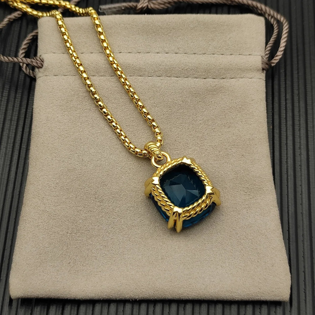 FASHIONISTA DY High-Quality 22mm Silver-Plated Diamond Necklace. Gold-Plated Colored Gemstone Necklace. Jewelry .