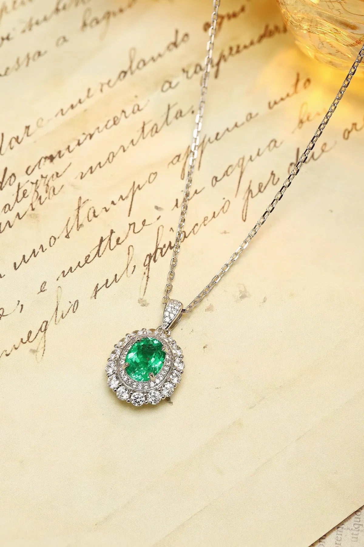 Gemfiori Anster 925 Sterling Silver High-quality Cultivated Emerald Necklace - Suitable for Parties or As a Gift