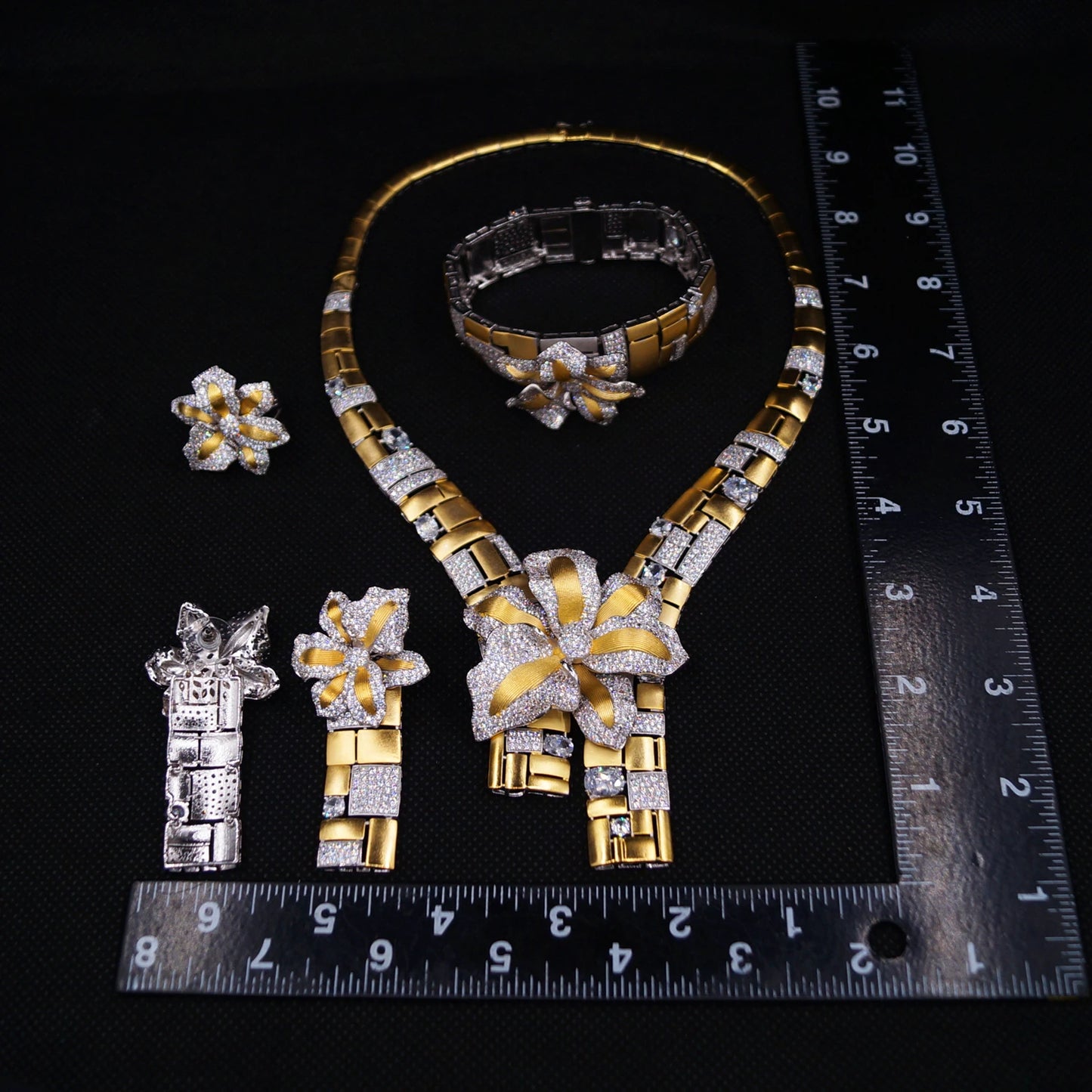 Zhuerrui Dubai Couples Dating Jewelry Set Design Sense Chain Gold Plated Romantic Nigerian Ladies High-end JewelryHZ24009196