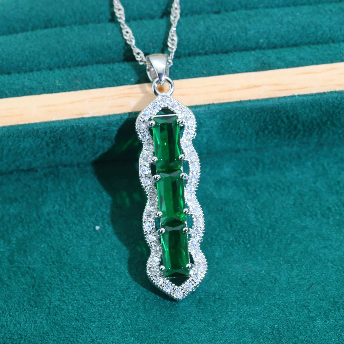 XOTICA 925 Silver Jewelry Set for Women Luxurious Long Earrings Necklace Pendant for Wedding Parties Gifts Green Zircon Style-Classic