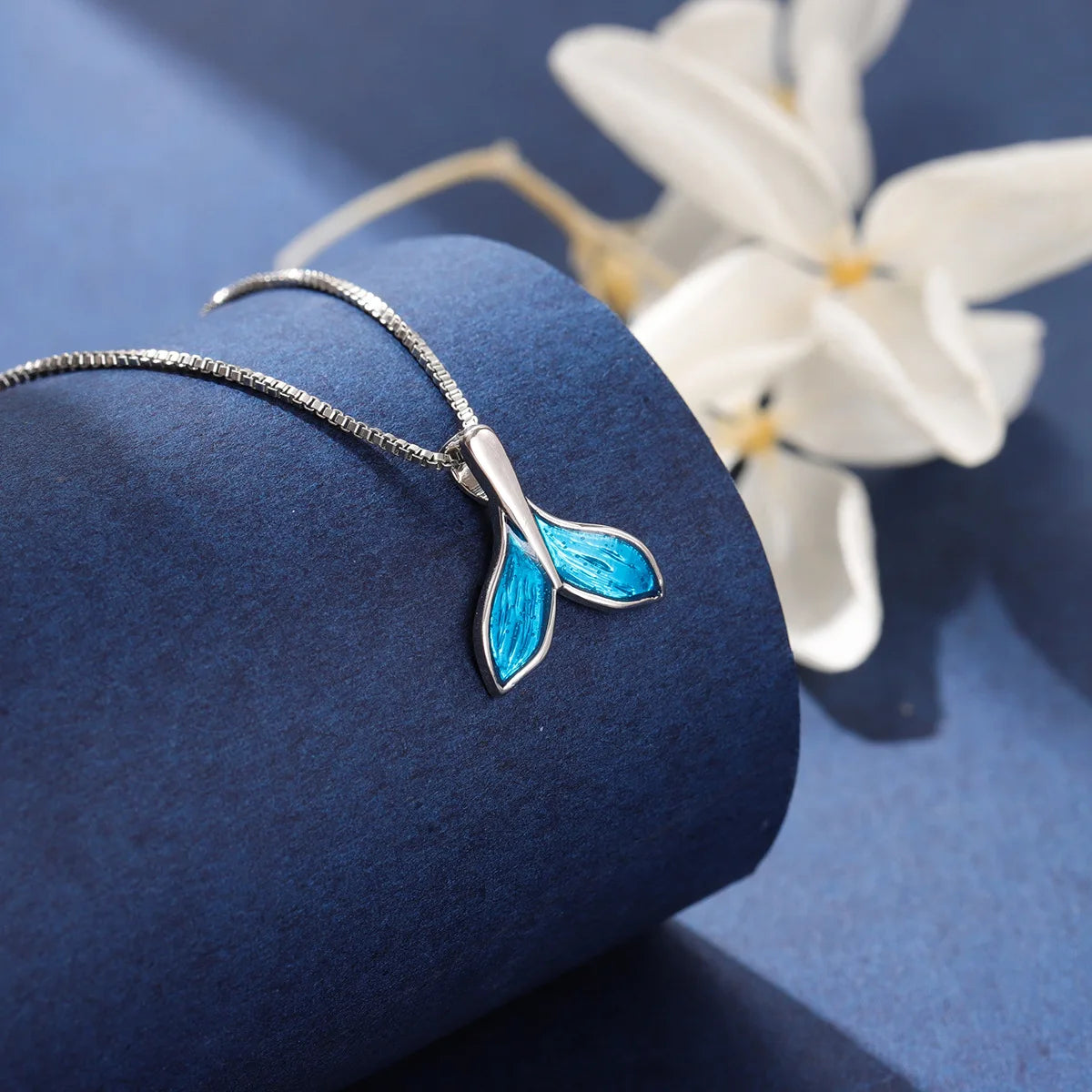 Stylish and Elegant Animal-shaped Mermaid-style Blue Resin Fishtail Pendant Necklace with Box Chain Copper Wholesale