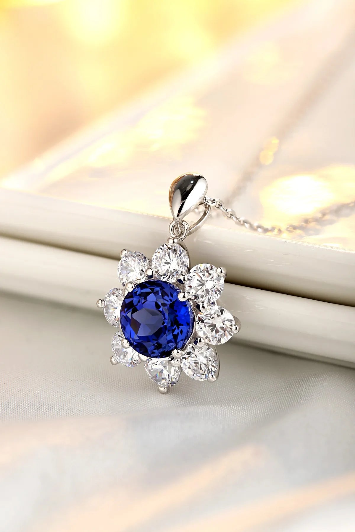 Gemfiori Anster 925 Sterling Silver High-quality Cultivated Sapphire Necklace - Suitable for Parties or As a Gift