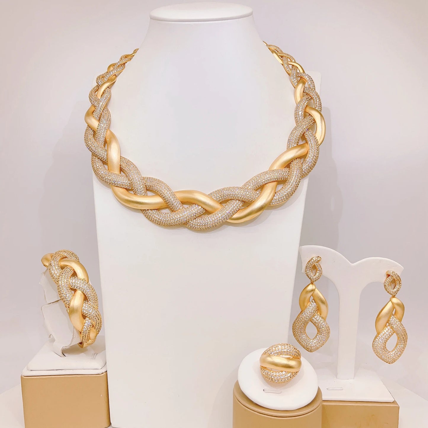 Zhuerrui High-end Accessories Gold Jewelry Set Simple Beads Necklace Jewelry Sets Factory Women's Birthday Party HZ24003198