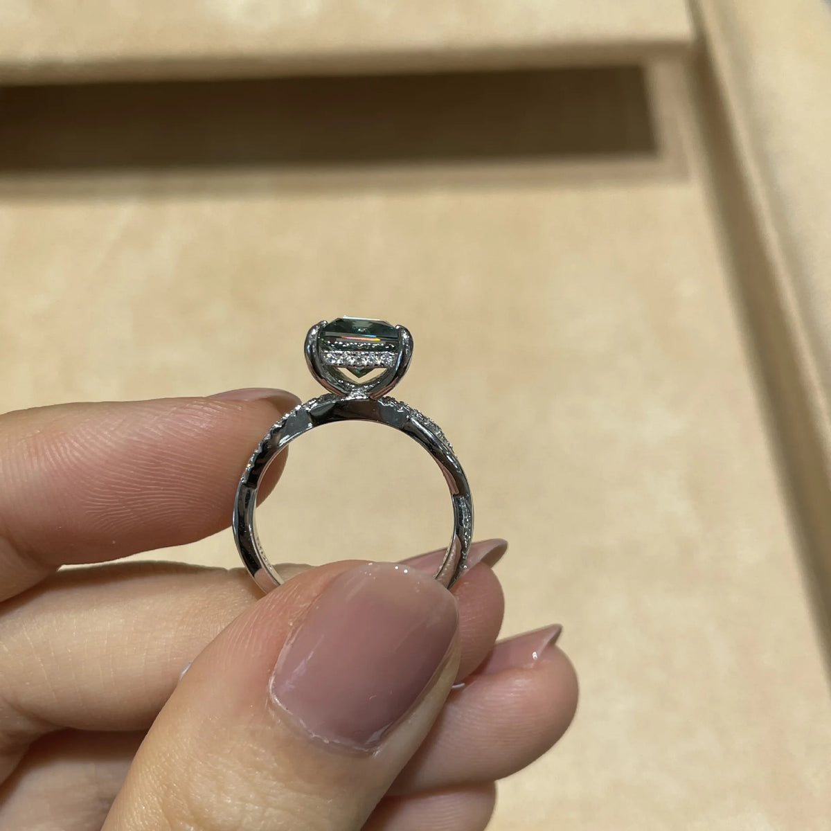 Wholesale Princess Cut Green 7mm 2CT Moissanite Engagement Ring S925 Silver White Gold Plated Women Jewelry
