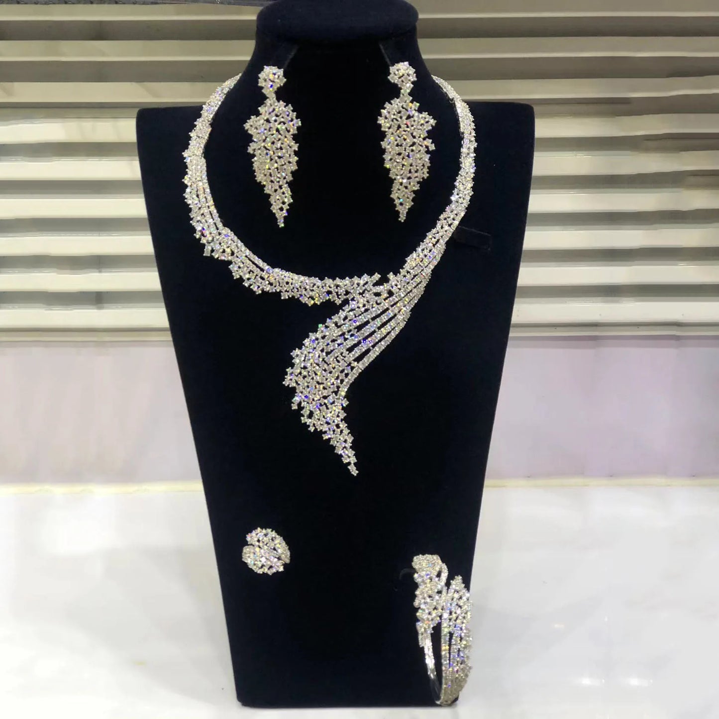 Zhuerrui American High Quality Gold Brass Jewelry Set Cheap Wedding Bridal Jewelry Sets Hot Selling Customized Luxury HZ23200167