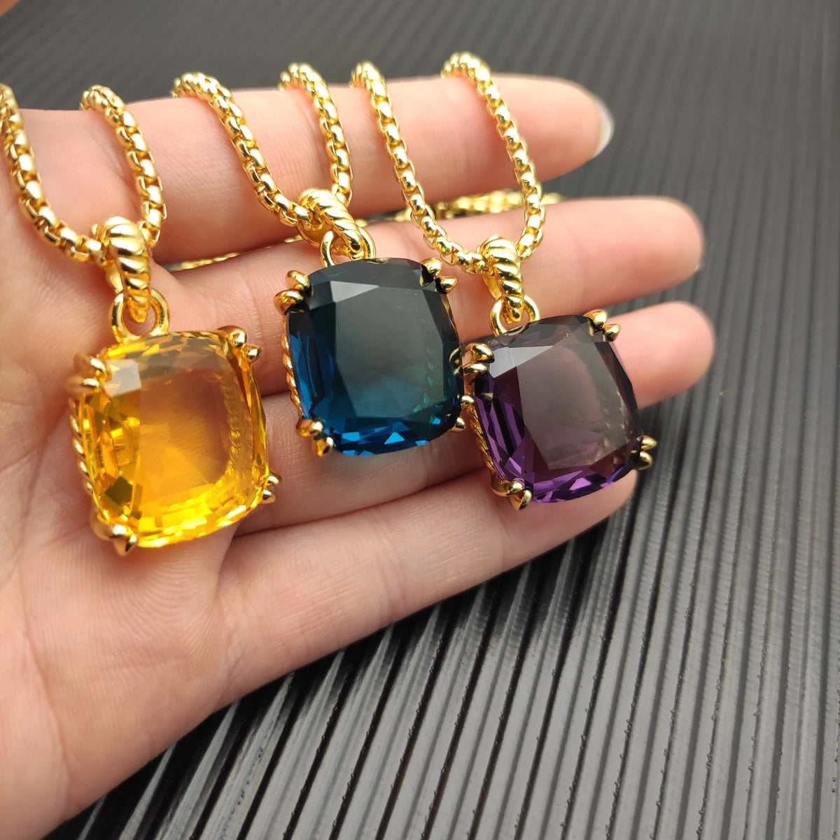 FASHIONISTA DY High-Quality 22mm Silver-Plated Diamond Necklace. Gold-Plated Colored Gemstone Necklace. Jewelry .