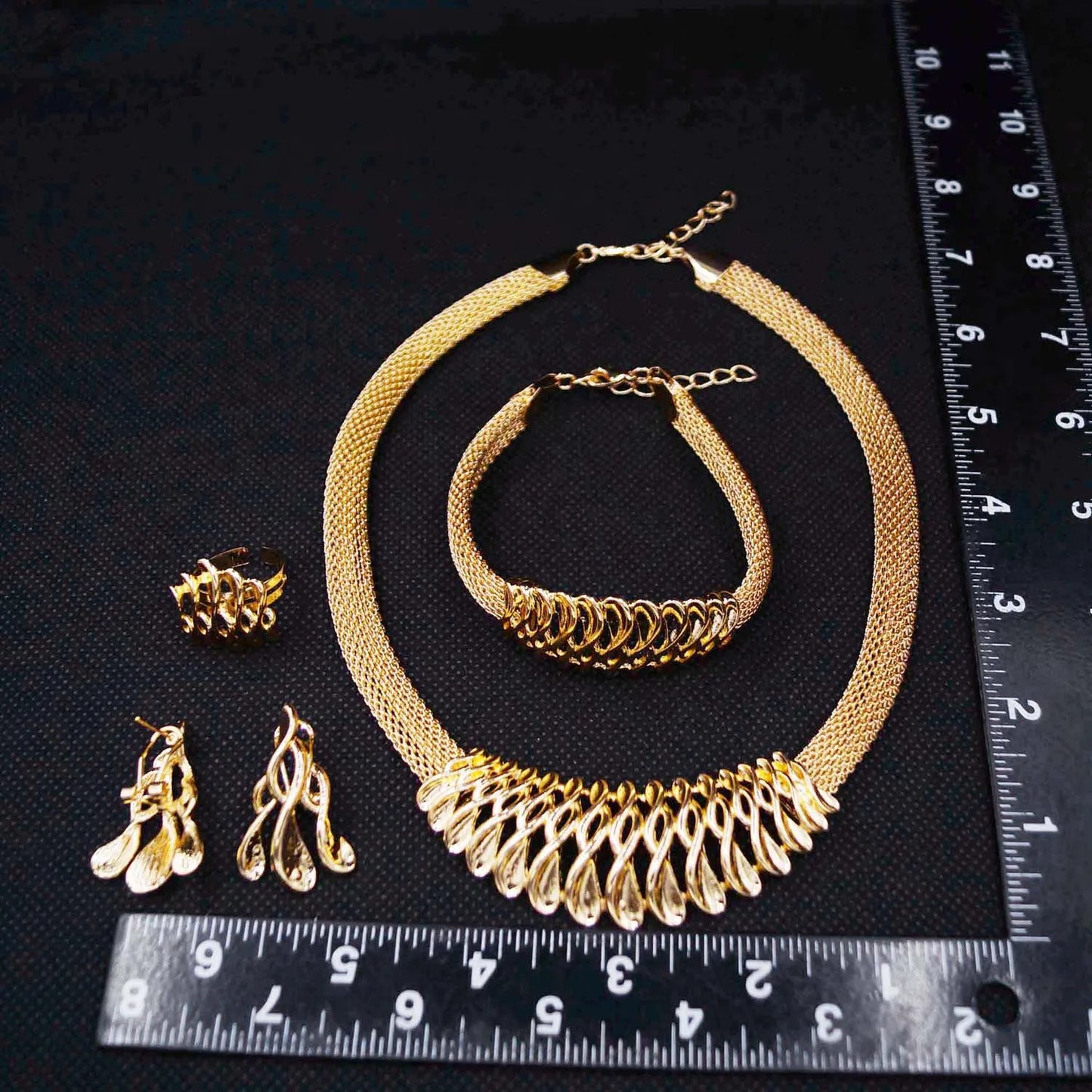 Zhuerrui Exquisite 18K Gold Jewelry Set High-end Necklace Bracelet Jewelry Sets Available Woman Costume Accessories HA20057