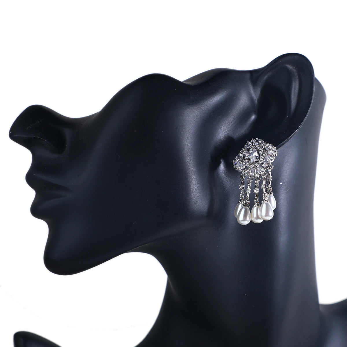 Luxury Bling Flower Shaped Pearl Drop Earrings for Women Trendy Designer Earrings with Zircon and Brass Material
