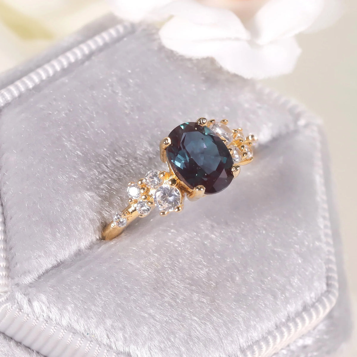 ArtistA OL0897 Abiding Dainty 14K Yellow Gold Plated 925 Sterling Silver White Cz Oval Cut 6x8MM Color Change Alexandrite Ring