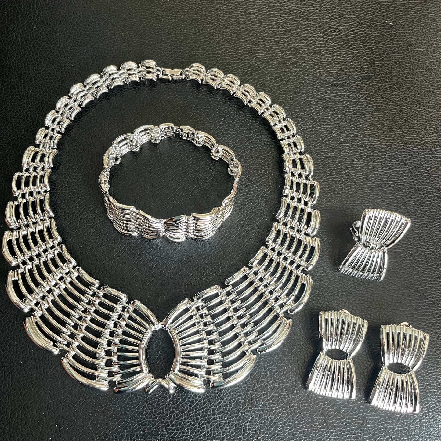 Zhuerrui Italian Hollow Women's Jewelry Four Sets of Personalized Design Atmospheric Elegant Romantic French Style in StockH0759