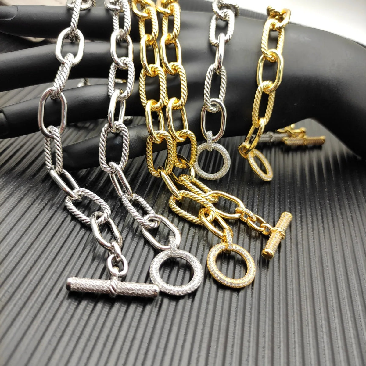 FASHIONISTA David High-Quality Silver-Plated Copper Alloy Sapphire and Diamond Necklace. Jewelry .