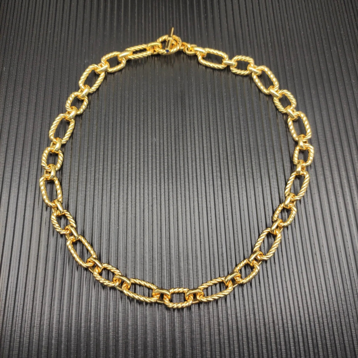 FASHIONISTA David High-Quality Silver-Plated Copper Alloy Sapphire and Diamond Necklace. Jewelry .