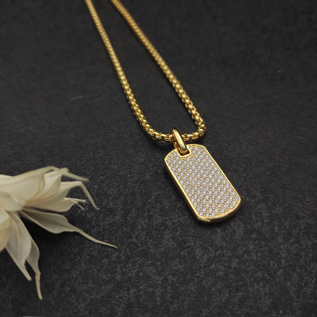 DY High-Quality Silver-Plated Shield Necklace with Diamonds, Gold-Plated Shield Necklace. Jewelry Wholesale.