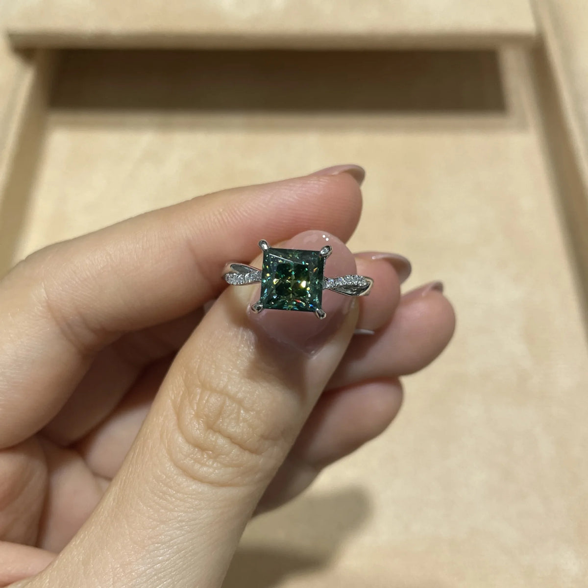 Wholesale Princess Cut Green 7mm 2CT Moissanite Engagement Ring S925 Silver White Gold Plated Women Jewelry