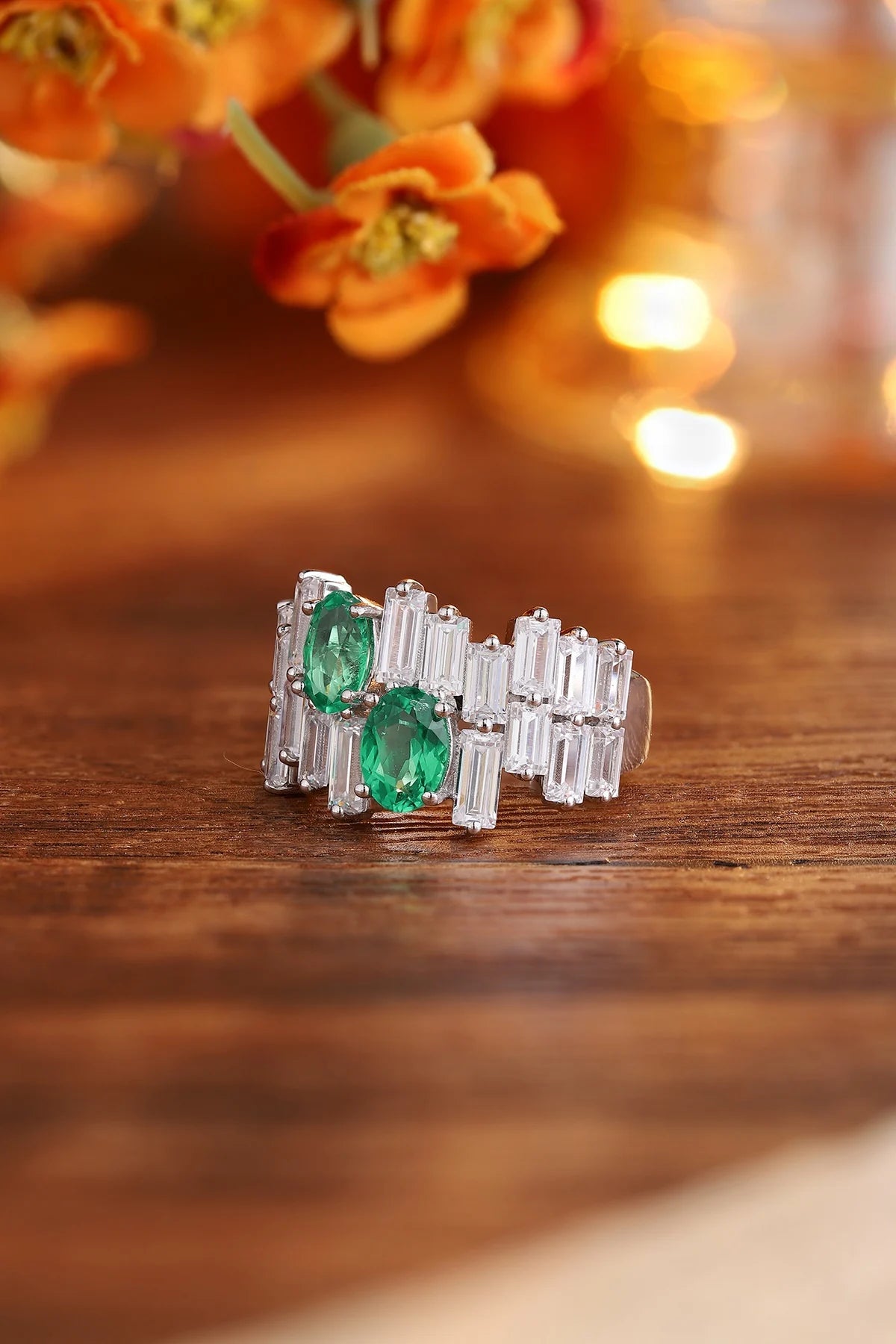 Gemfiori Jewelry Trendy High Quality S925 Silver Cultivated Emerald Ring Unisex Engagement Ring for Wedding Party or Gift