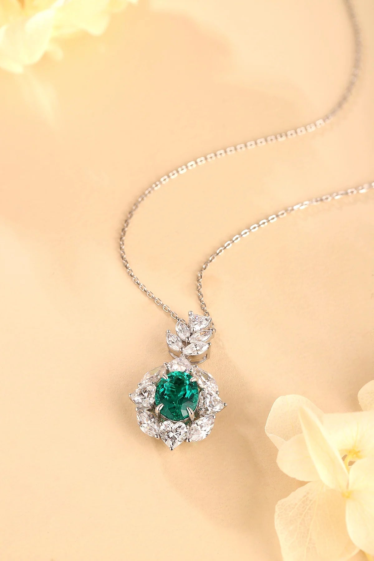 Gemfiori Anster 925 Sterling Silver High-quality Cultivated Emerald Necklace - Suitable for Parties or As a Gift