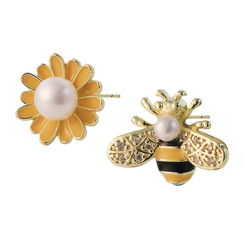 Asymmetric Bee Flower Natural Freshwater Pearl Stud Earrings 18K Gold Plated Pierced Fashion Earrings Jewellery Woman GE1746