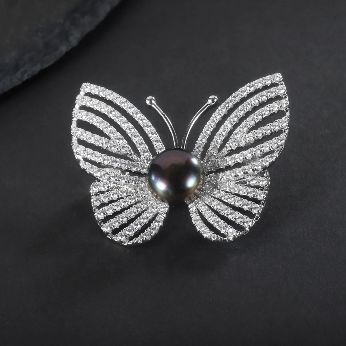 ArtistA F9895BH Abiding Custom Exquisite Elegant Insect Butterfly 925 Silver 10mm Freshwater Pearl Brooches Pins for Graduation Gift