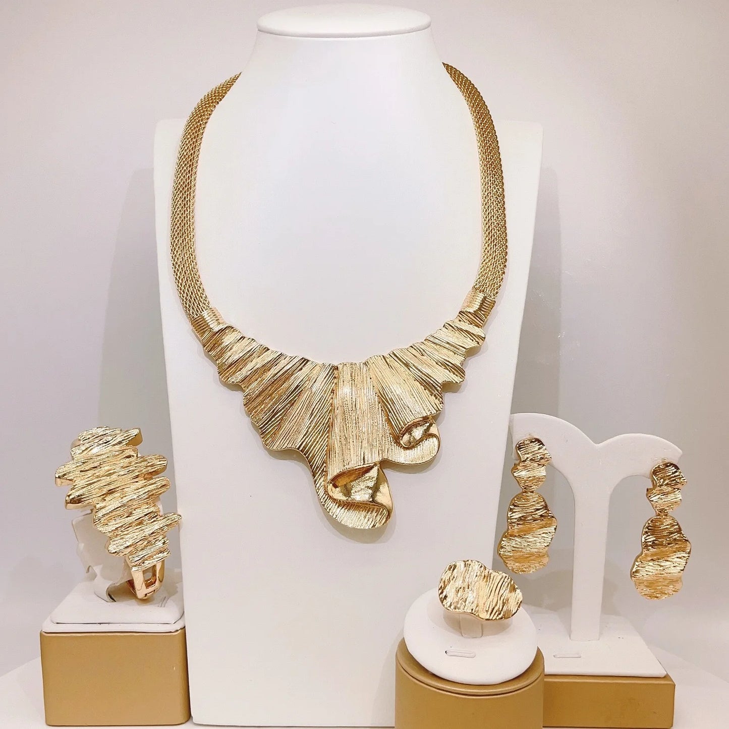 Zhuerrui Fashionable Italian Gold Jewelry Sets Simple Nigerian Brass Big Jewelry Set High-end Women's Birthday Gifts H00735