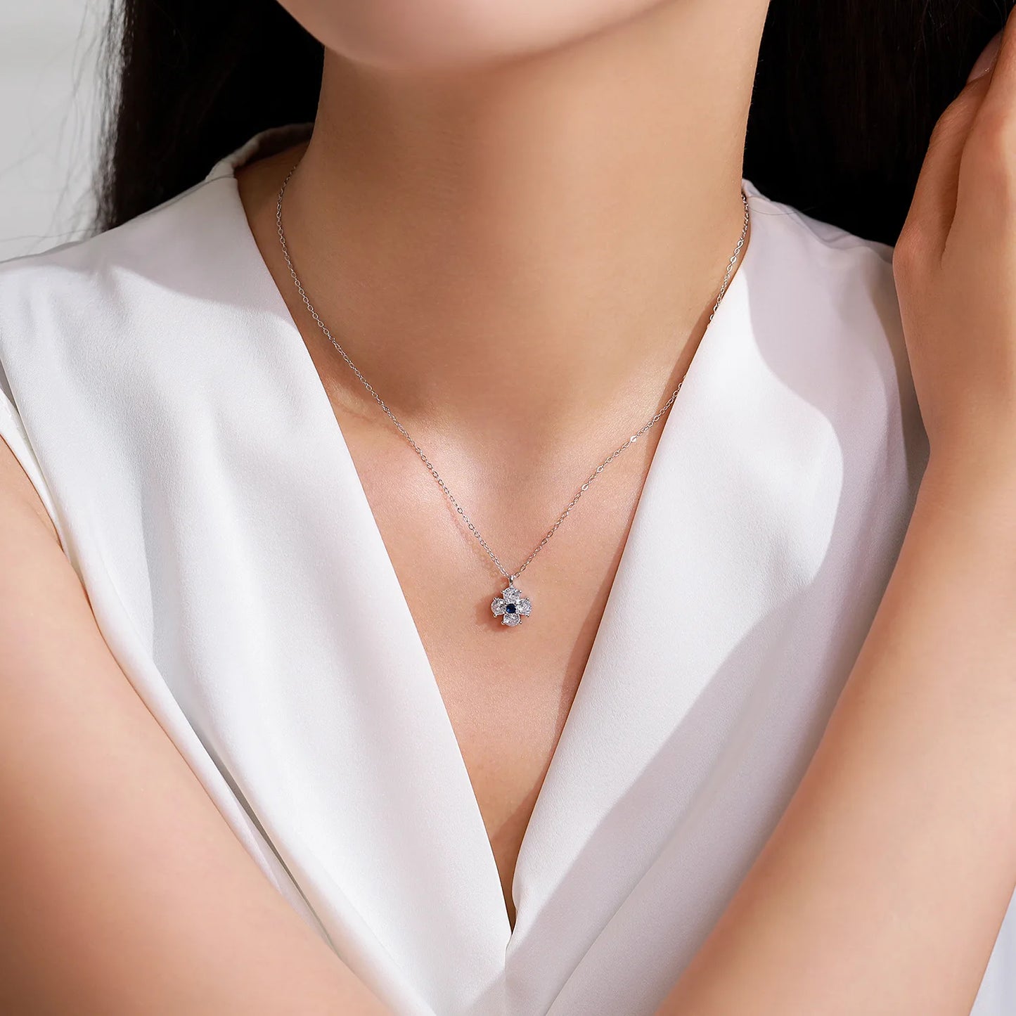 925 Silver Fresh Full Diamond Four Leaf Flower Earnail Necklace Elegant Blue Diamond Jewelry Set Gift Set