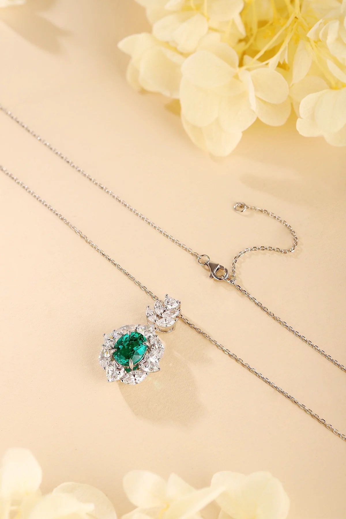 Gemfiori Anster 925 Sterling Silver High-quality Cultivated Emerald Necklace - Suitable for Parties or As a Gift